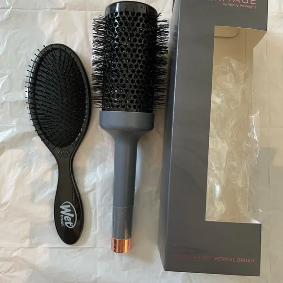 Hair brushes - Picture 2 of 2
